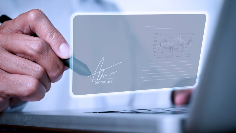 E-Signatur Digitale Unterschrift auf einem virtuellen Interface – symbolisiert den rechtsgültigen Einsatz der E-Signatur im Geschäftsalltag.
